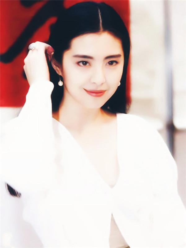 女星们的18岁:王祖贤太惊艳,林青霞婴儿肥,最后