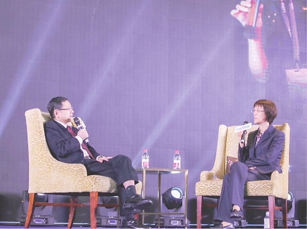 钉钉活跃用户数超2~10名之和,成智能移动办公