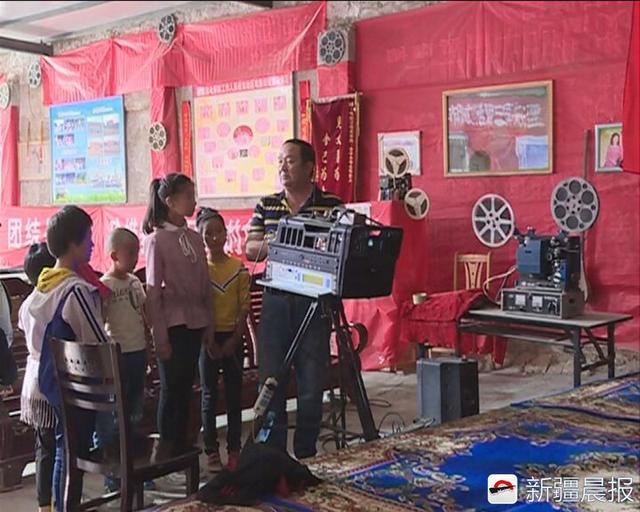 达西村有座农民电影院 每周末为村民免费放映