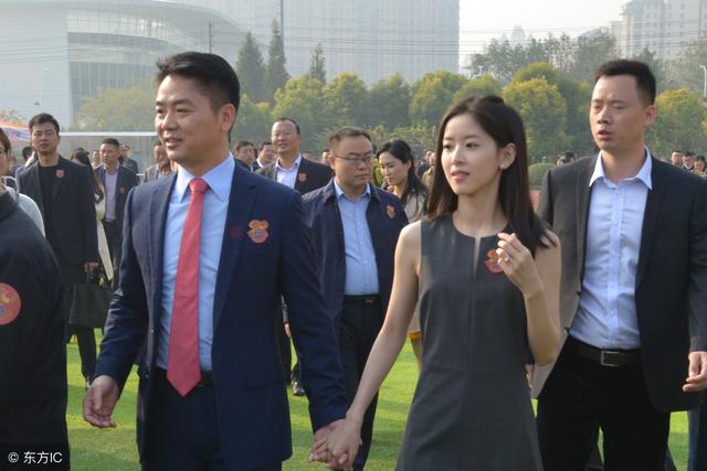 刘强东参加京东老员工家宴:十年前我们吹过的