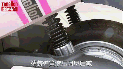 这才是骑电动车撩妹的正确姿势!