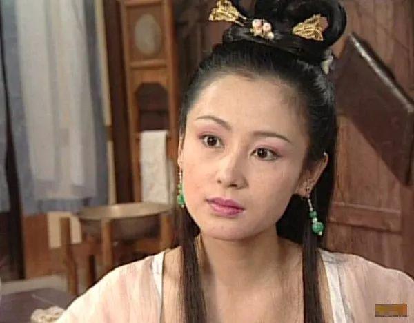 陈红脸型虽然偏方,但是人家一样是个倾国倾城的大美女.