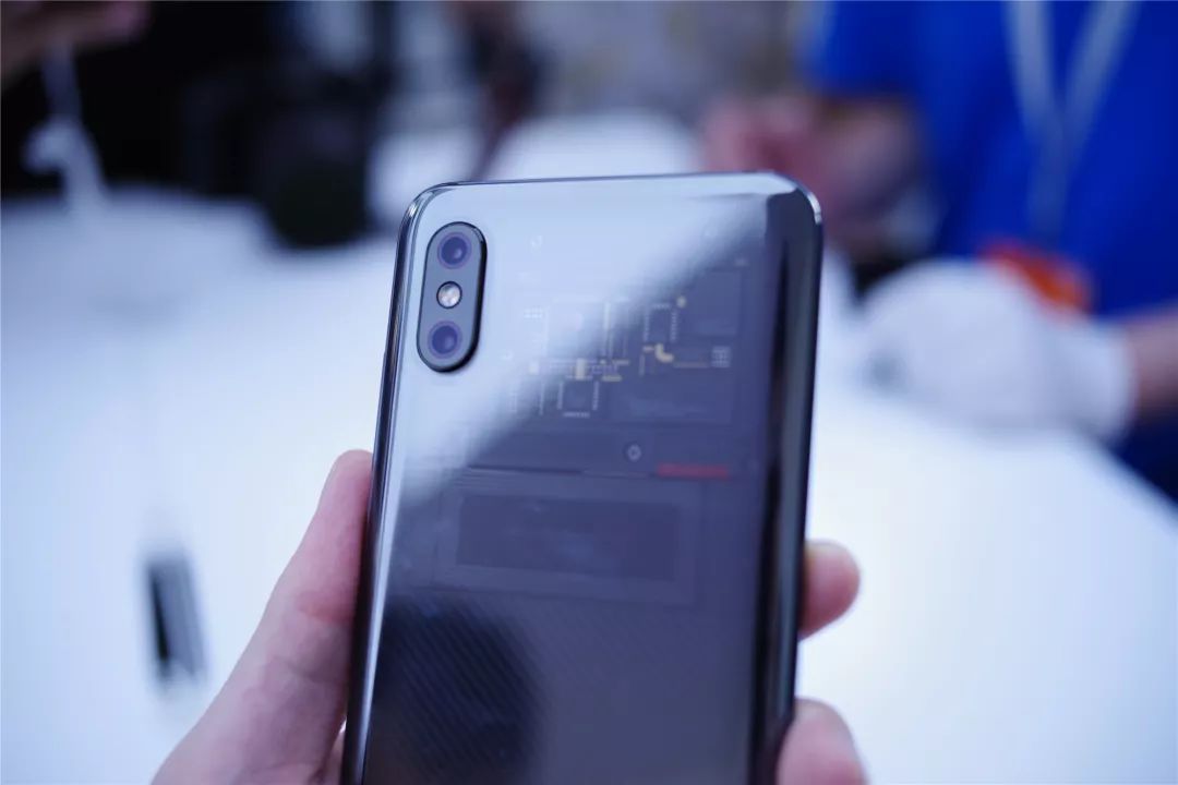 小米 8 三机上手:八周年诚意之作!