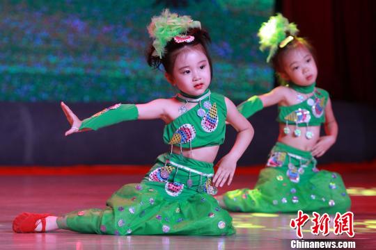 迎“六一” 天津儿童文艺汇演彰显“中国风”