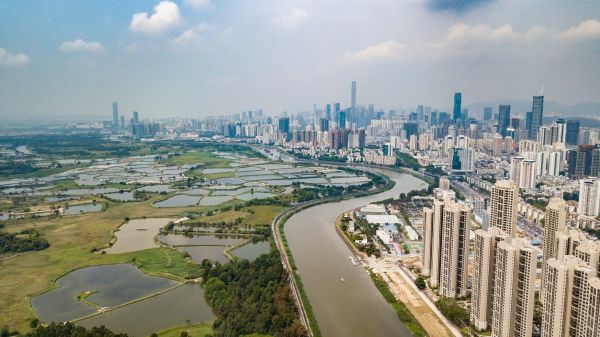 日媒称香港迎来产业结构改革时刻：应与深圳共同发展