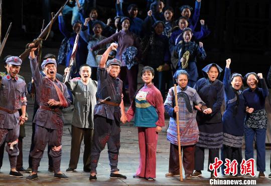 原创民族歌剧《松毛岭之恋》在福州上演