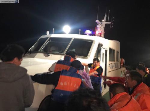 “新安27”轮在浙江饭毕岛附近水域翻扣 仍有2人正搜救中