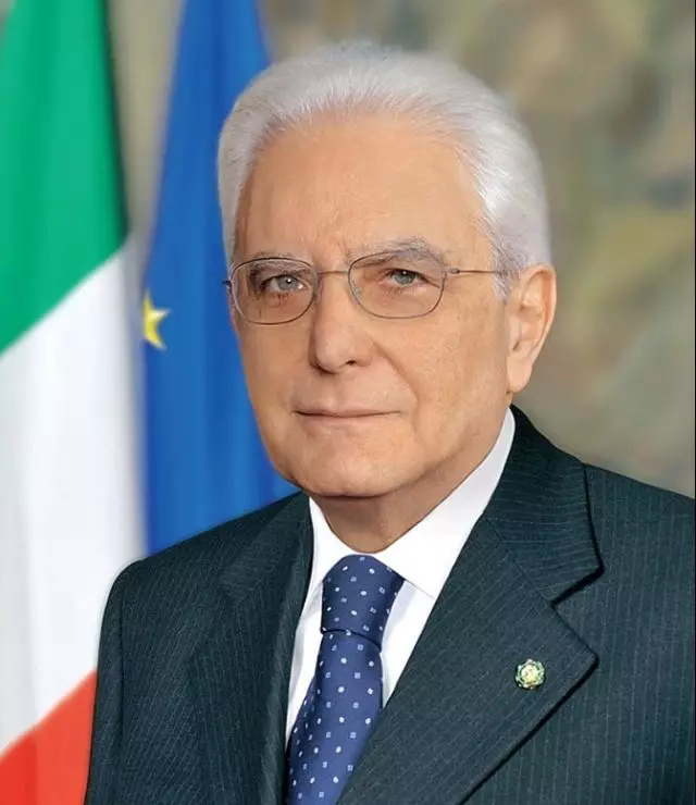 意大利总统马塔雷拉来源：维基百科