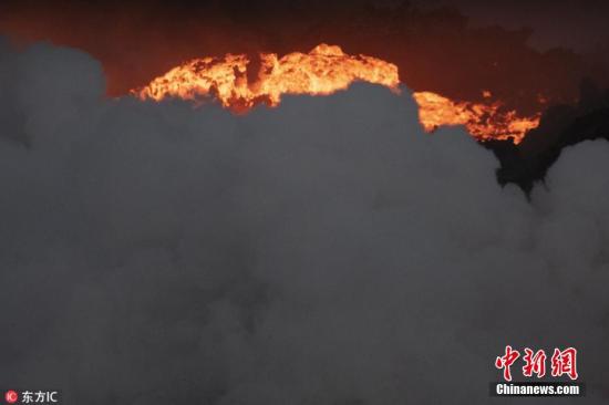 夏威夷火山持续喷发 政府强制要求部分地区居民撤离