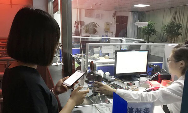 大明湖站车票开售!95后姑娘抢到首张票