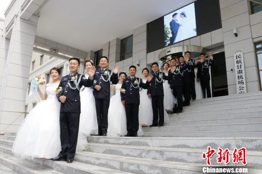甘肃警方为青年民警举行集体婚礼 扬奉献精神