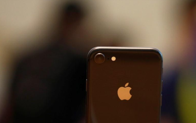 苹果削减iPhone电源芯片订单 供应商市值缩水超一半