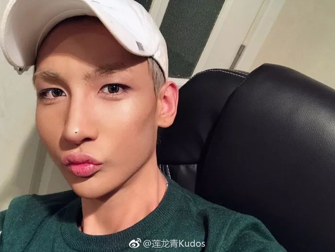 化妆手法逆天,这些男性博主助推了整个市场