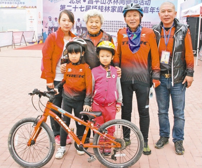 一家三代人一个骑行梦，这个以家庭命名的自行车赛走过34年