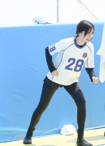 成龙率众星打脱贫攻坚战:网友呼吁范冰冰、杨