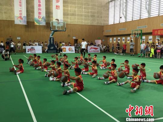 中国小篮球联赛(广东惠州赛区)开幕 500多名儿童参赛