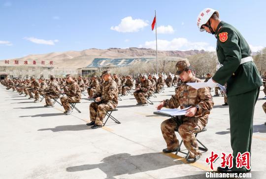西藏阿里军分区露天大考 检验部队政治理论学习