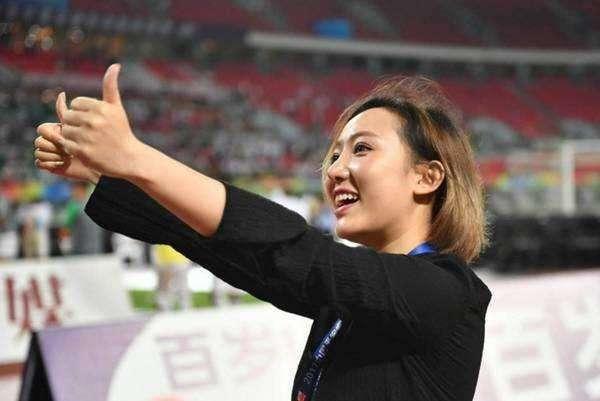贵州美女老板霸气! 球队濒临降级, 仍放身价3千