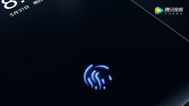 来看看这段震撼的路测视频, 车窗全部涂黑, 司机看着小米8的导航开车