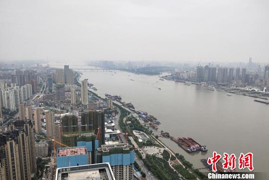 武汉启动高校毕业生游览城市地标性建筑活动