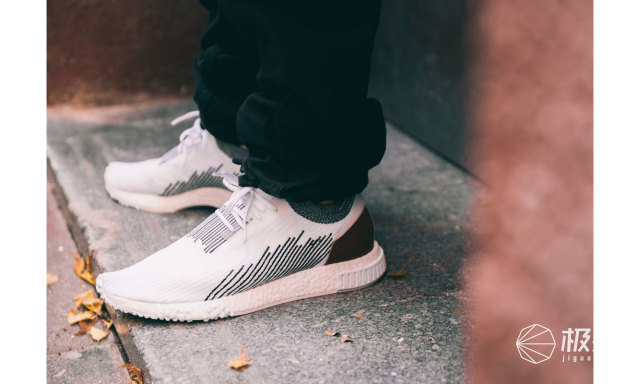 Adidas又出合作款——赛车主题系列“NMDRacer” Adidas又出合作款——赛车主题系列“NMDRacer”