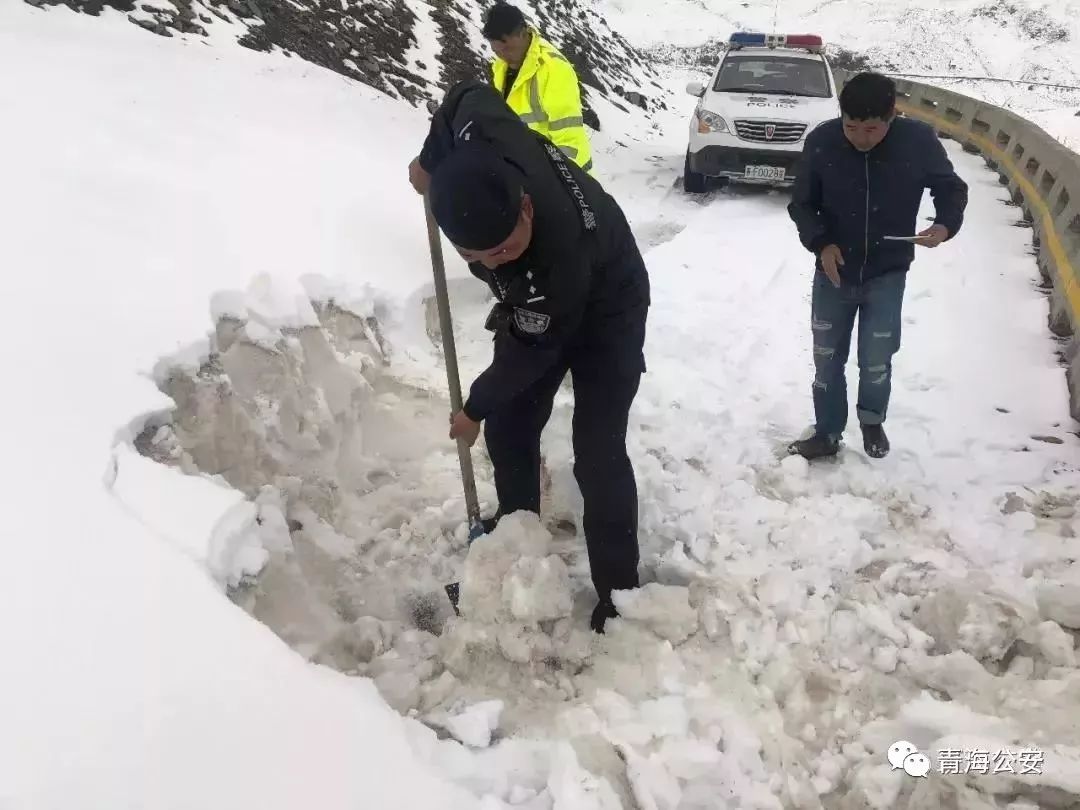 驴友被困海拔4500米雪山，青海班玛警方历经5天悉数救出