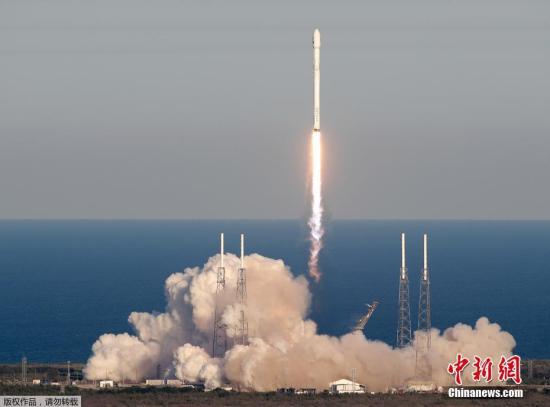 “猎鹰9”火箭搭载通讯卫星升空 将送至地球静止轨道