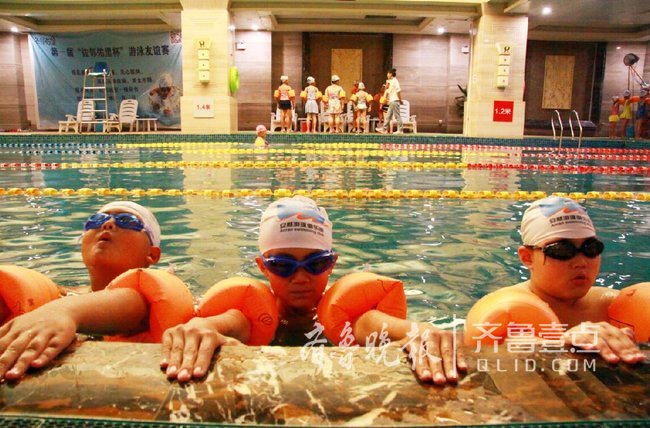 东昌府区1300余名中小学生接受免费游泳培训