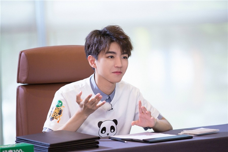 王俊凯成史上最亲和面试官 完美示范狂飙绕口令