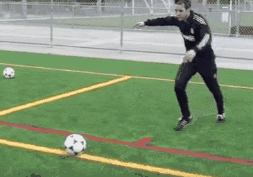 足坛韦小宝!巴西球王竟是不会踢球的骗子,20年没人拆穿