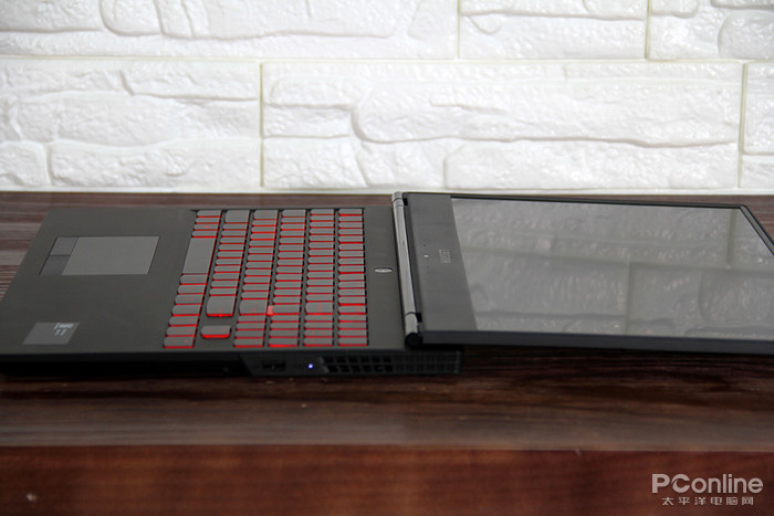 180°的屏幕开合角度