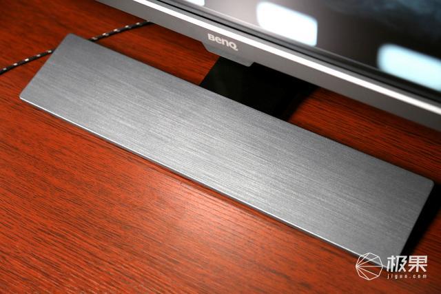 明基EW3270U显示器评测，吃鸡犹如落地开启4倍镜