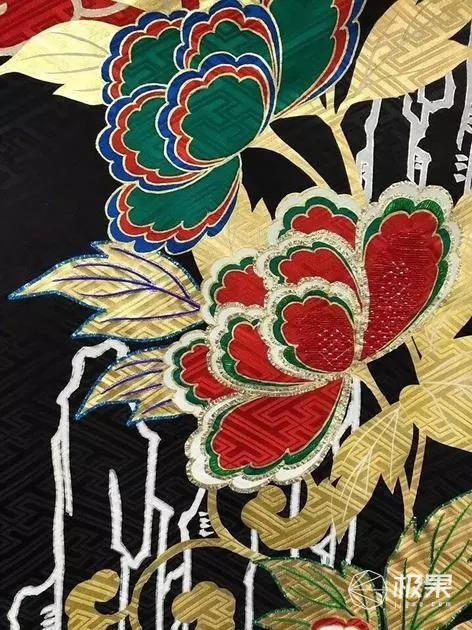 把祥云、熊猫印上中国风和服,岛国设计师脑洞让人猝不及防 把祥云、熊猫印上中国风和服,岛国设计师脑洞让人猝不及防