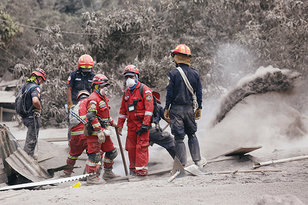 危地马拉火山再度喷发：至少73人死亡、另有192人失踪