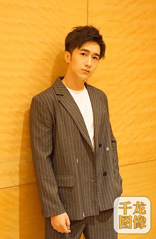 陶灏景亮相《脱身》定档发布会 一人分饰多角