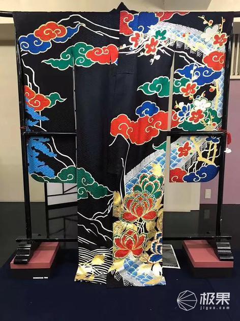 把祥云、熊猫印上中国风和服,岛国设计师脑洞让人猝不及防 把祥云、熊猫印上中国风和服,岛国设计师脑洞让人猝不及防