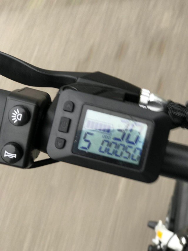 迷你惹眼不占地，这个短途代步神器超长续航70公里