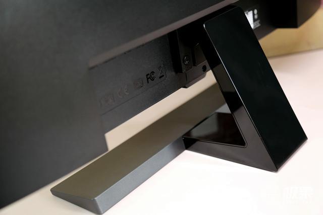 明基EW3270U显示器评测，吃鸡犹如落地开启4倍镜