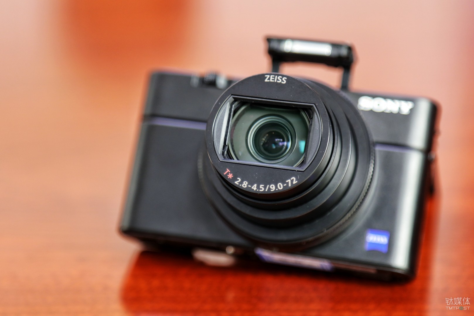 00mm镜头能有多小?索尼发布黑卡RX100M6数