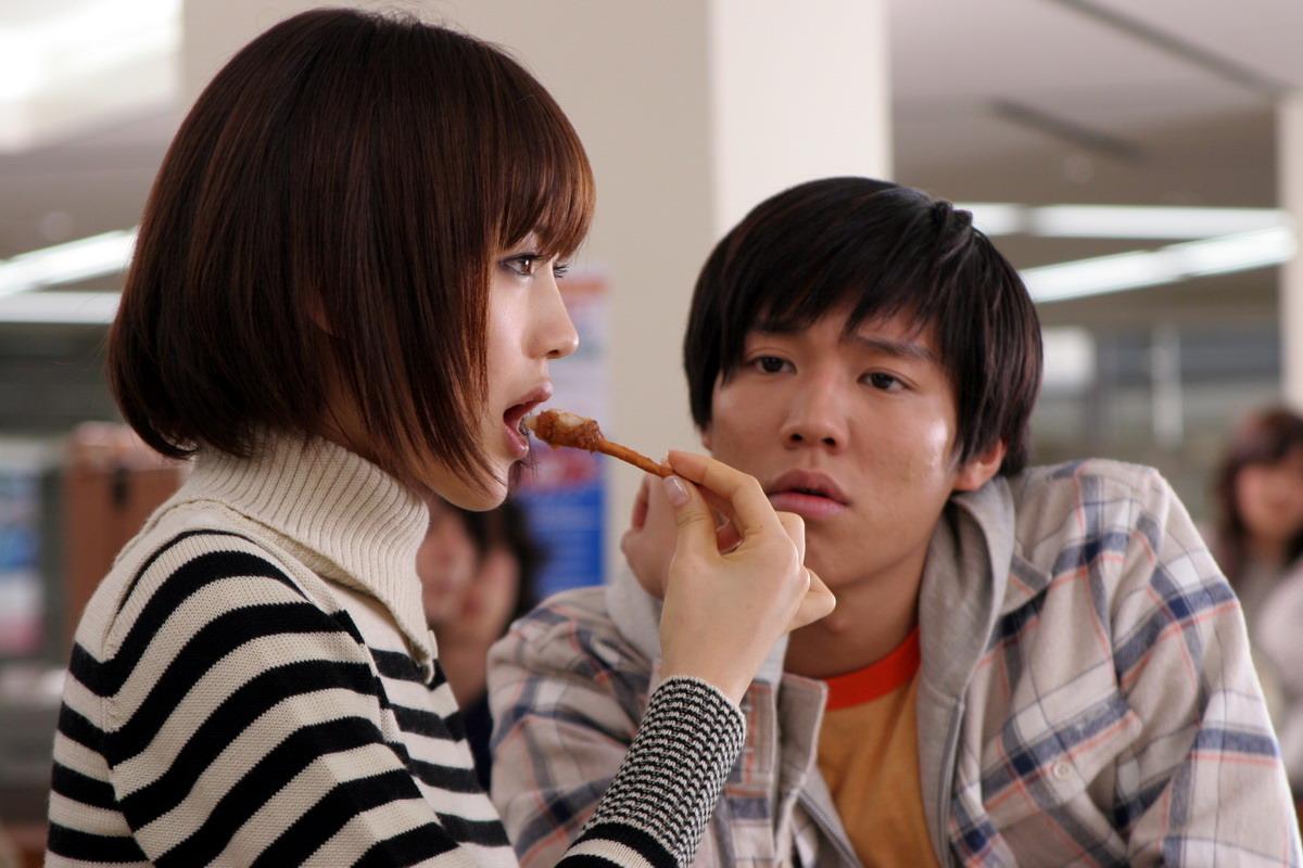 两个男的面对面坐着猜成语_两个小人面对面简笔画(3)