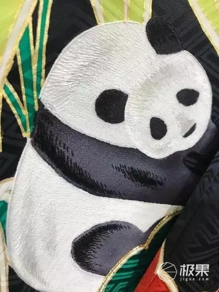 把祥云、熊猫印上中国风和服,岛国设计师脑洞让人猝不及防 把祥云、熊猫印上中国风和服,岛国设计师脑洞让人猝不及防