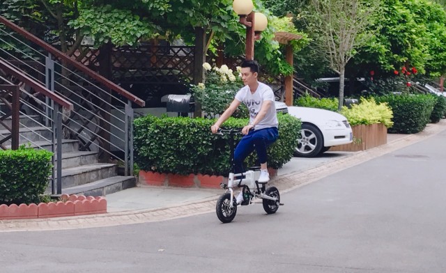 迷你惹眼不占地，这个短途代步神器超长续航70公里