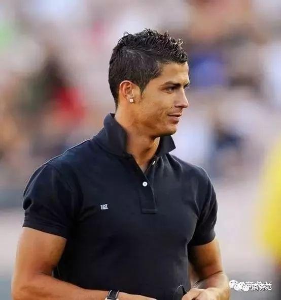 崔永元戴Armani帽子穿Polo开战,为啥厉害男人