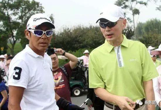 崔永元戴Armani帽子穿Polo开战,为啥厉害男人