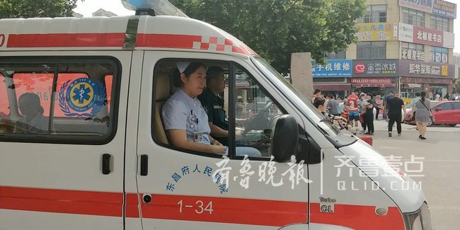 直击高考|聊城二中考点外,医院急救车为考生护