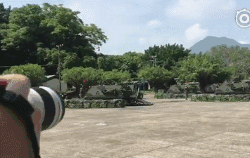 一共三辆cm22型迫击炮战车