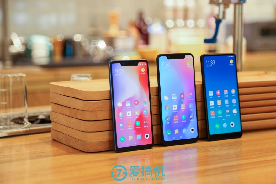 小米8 SE亮蓝版图赏:这台小屏旗舰的颜值如何