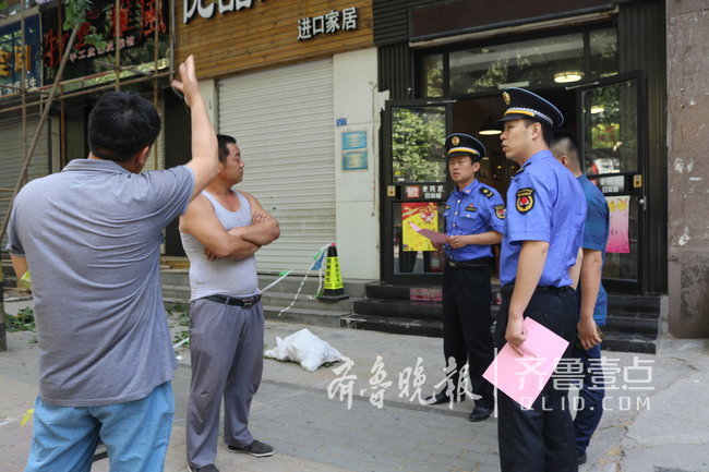 泰安市城管局直属二大队开展志愿六进宣传服务