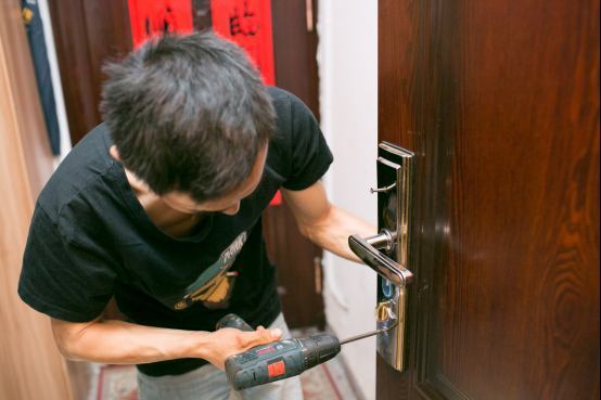 德施曼T86指纹锁体验，老人家出门不再担心忘带钥匙