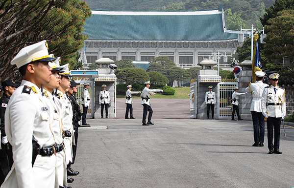 青瓦台：在新加坡举行韩美朝三方峰会可能性正在降低